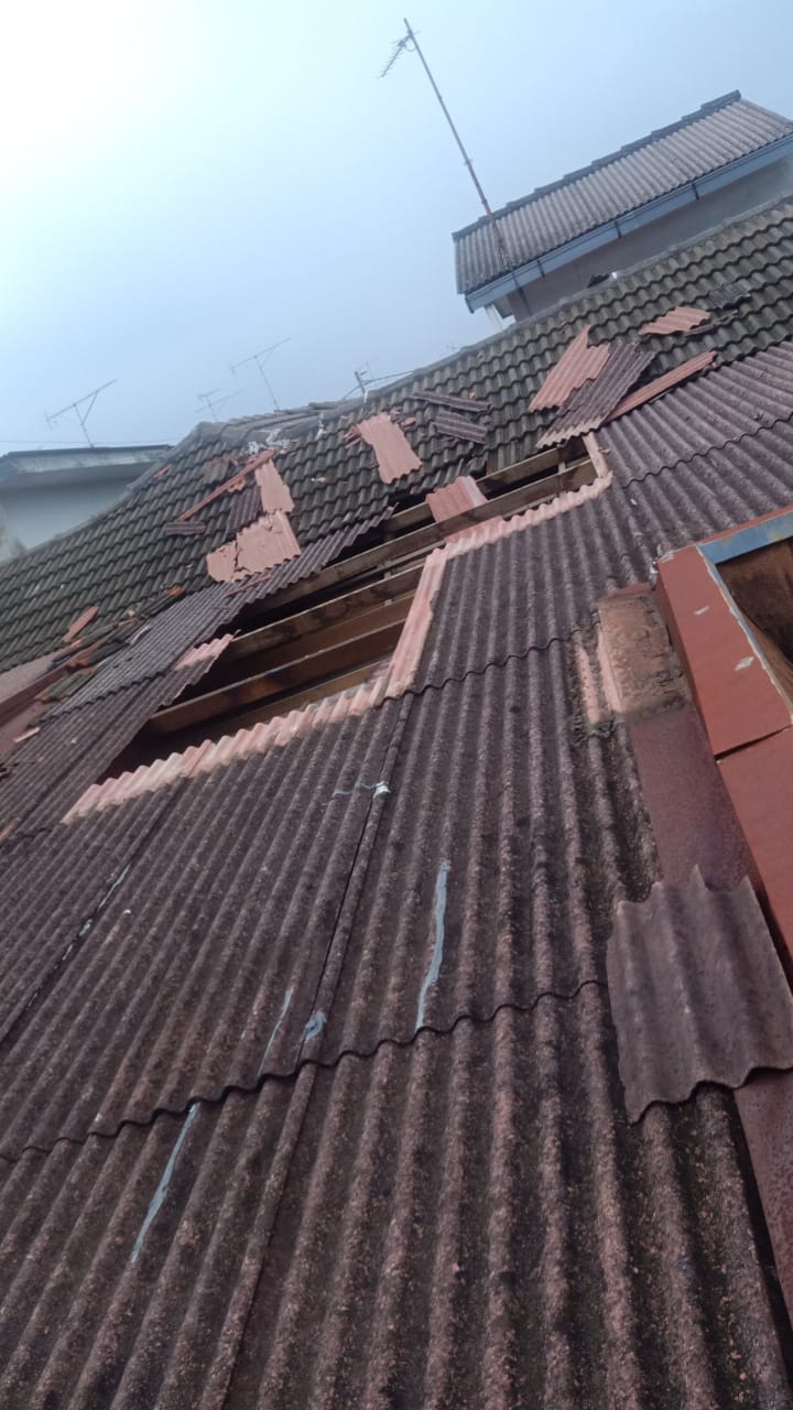 （古城第五版主文）强风袭乌绒巴西怡力园第7路，掀走住宅区数间民宅屋顶