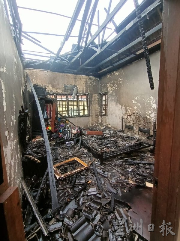 （已签发）柔：新山乌达新镇双层洋房失火 屋身烧毁40%无伤亡