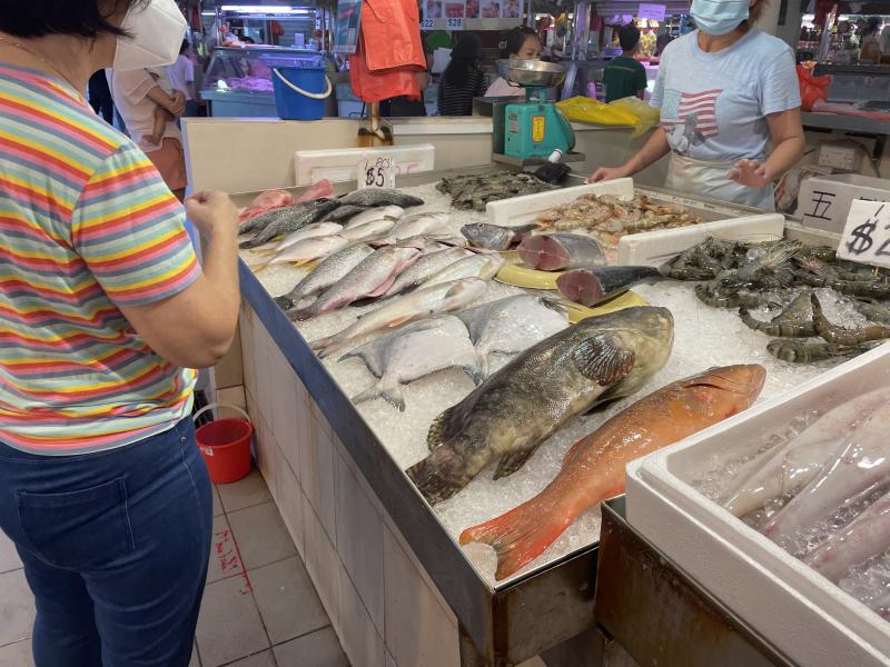 （已签发）柔：狮城二三事：气候影响供应减　鱼价今年已涨30％　春节或比往年贵