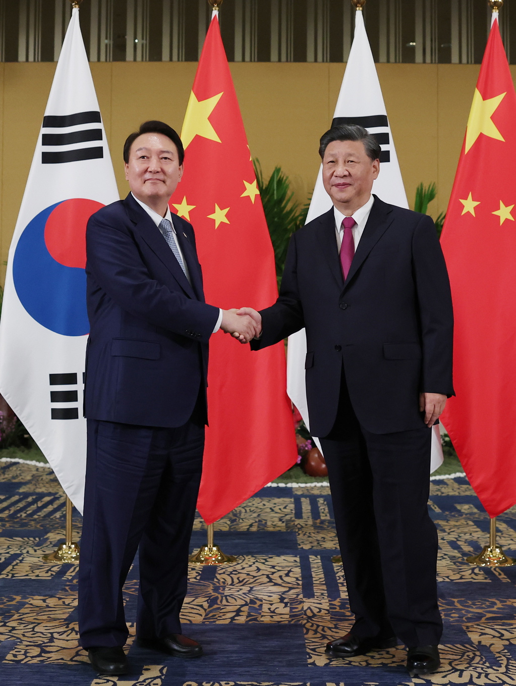 G20：习近平会见韩总统尹锡悦：加快双边自由贸易协定谈判 