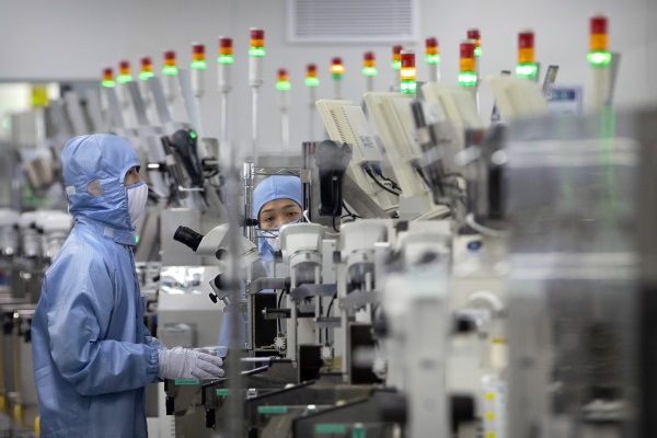 生产续收缩 中国11月制造业非制造业PMI逊预期