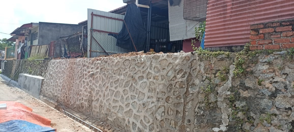 NS淡边/淡边山庄花园第12径后巷石墙坍塌，获县议会委任承包商修复完毕
