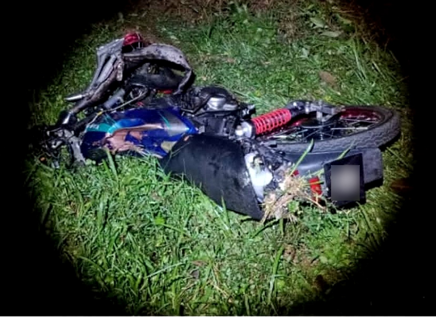 NS马口:轿车超车时与摩托相撞，两名骑士当场死亡
