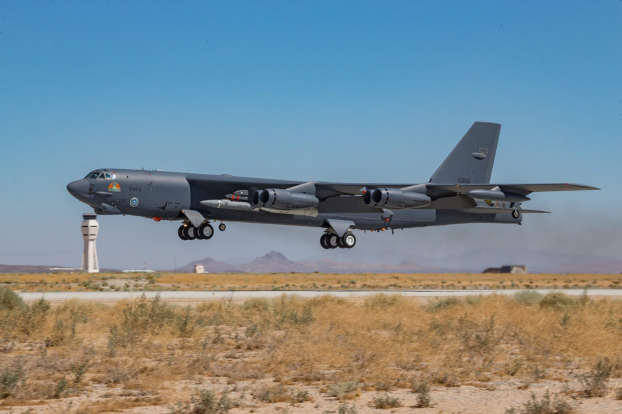  B-52成功试射高超音速武器 美空军：试射行动皆已达标    