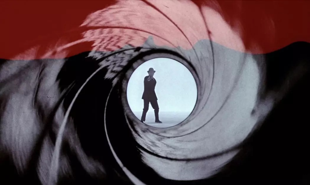 下一任007呼之欲出？ 阿伦泰莱强森已拍经典开枪片头