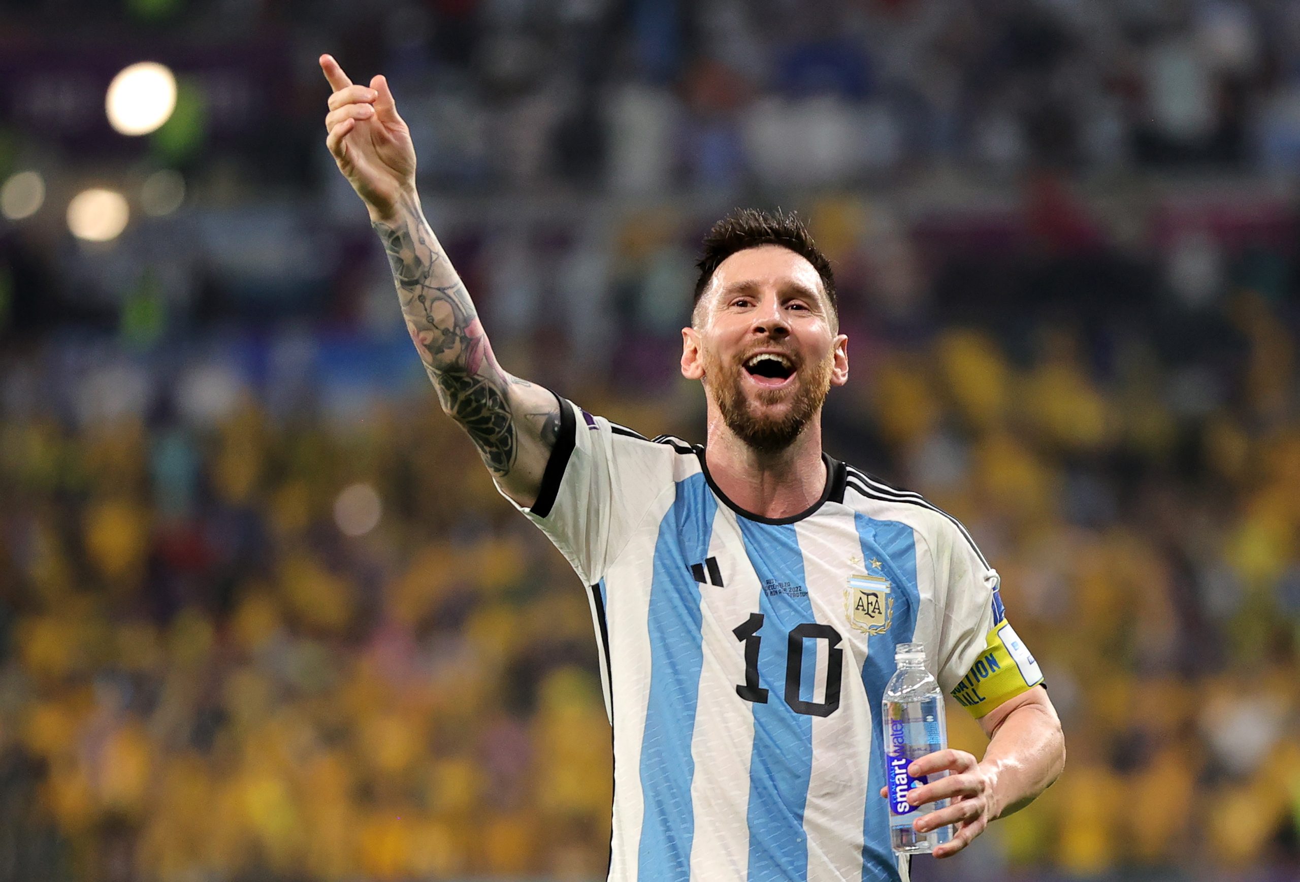 世界杯16强|梅西率队力挫澳洲  “感谢2个马丁内斯拯救阿根廷”