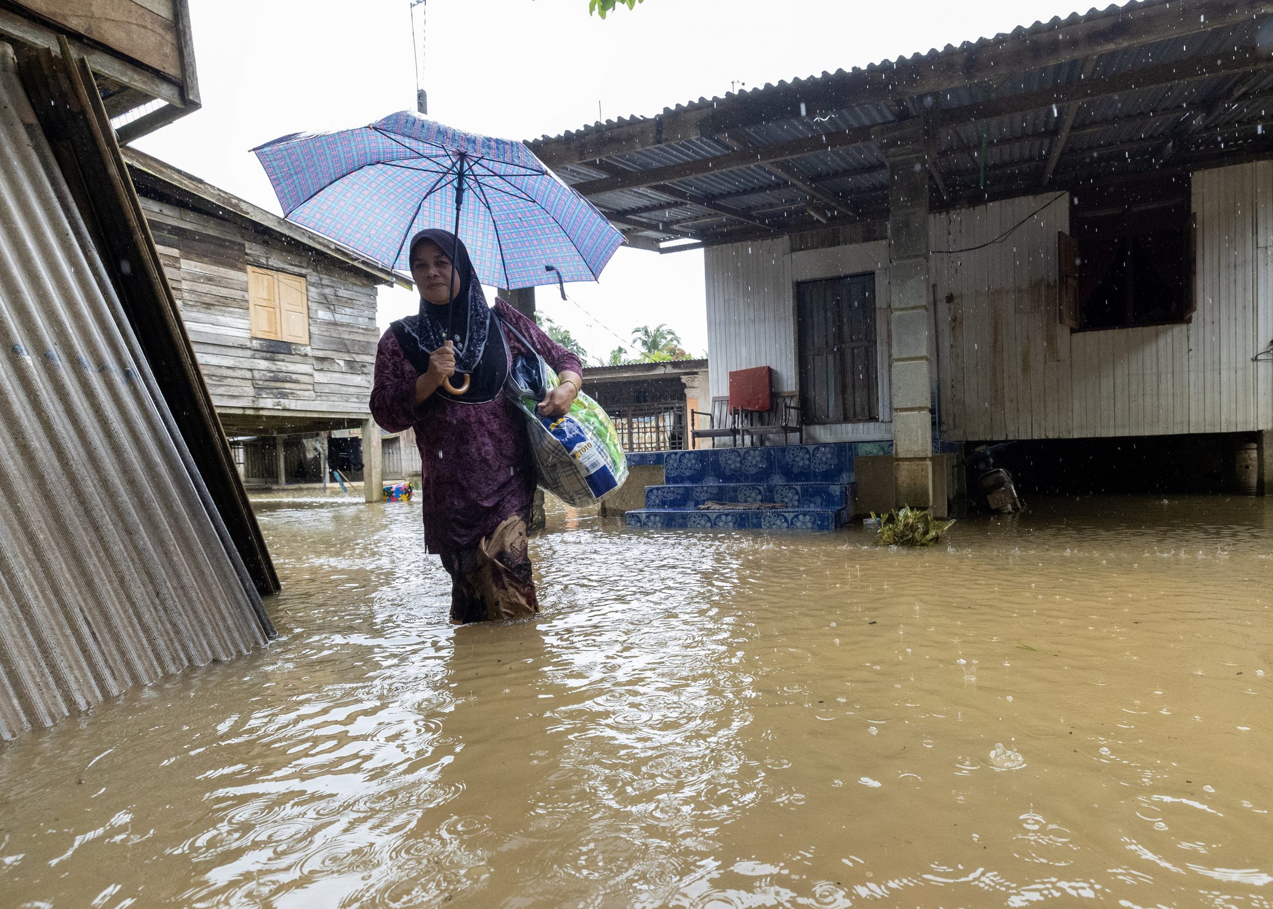 东:哥乐河水上涨，兰斗班让及周边低洼地区再次受水灾来袭