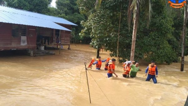 彭多地阵雨 灾黎又增 启动11临时疏散中心