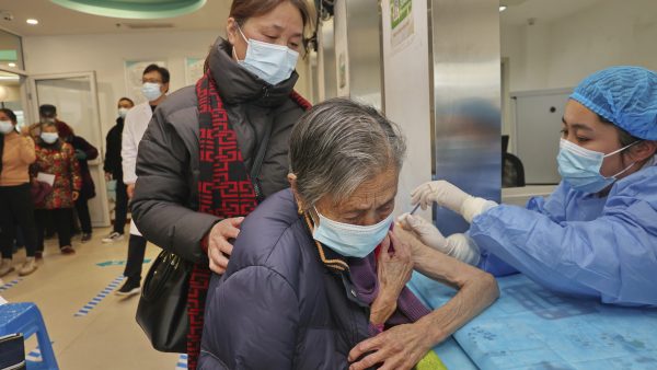 中国冠病疫苗接种量飞速攀升  近两日逾300万剂次