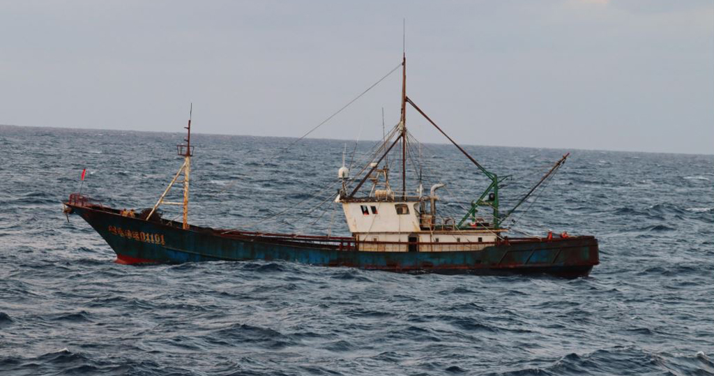 中国渔船被指闯日本专属经济区　疑偷猎珊瑚　日水产厅拘船长 