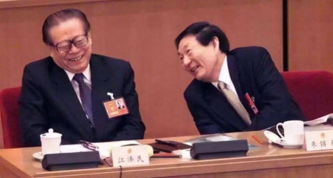 中国观察：朱镕基比江泽民「差得远」