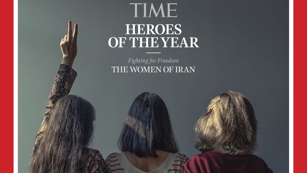 伊朗女性掀头巾革命 获选〈时代》年度英雄