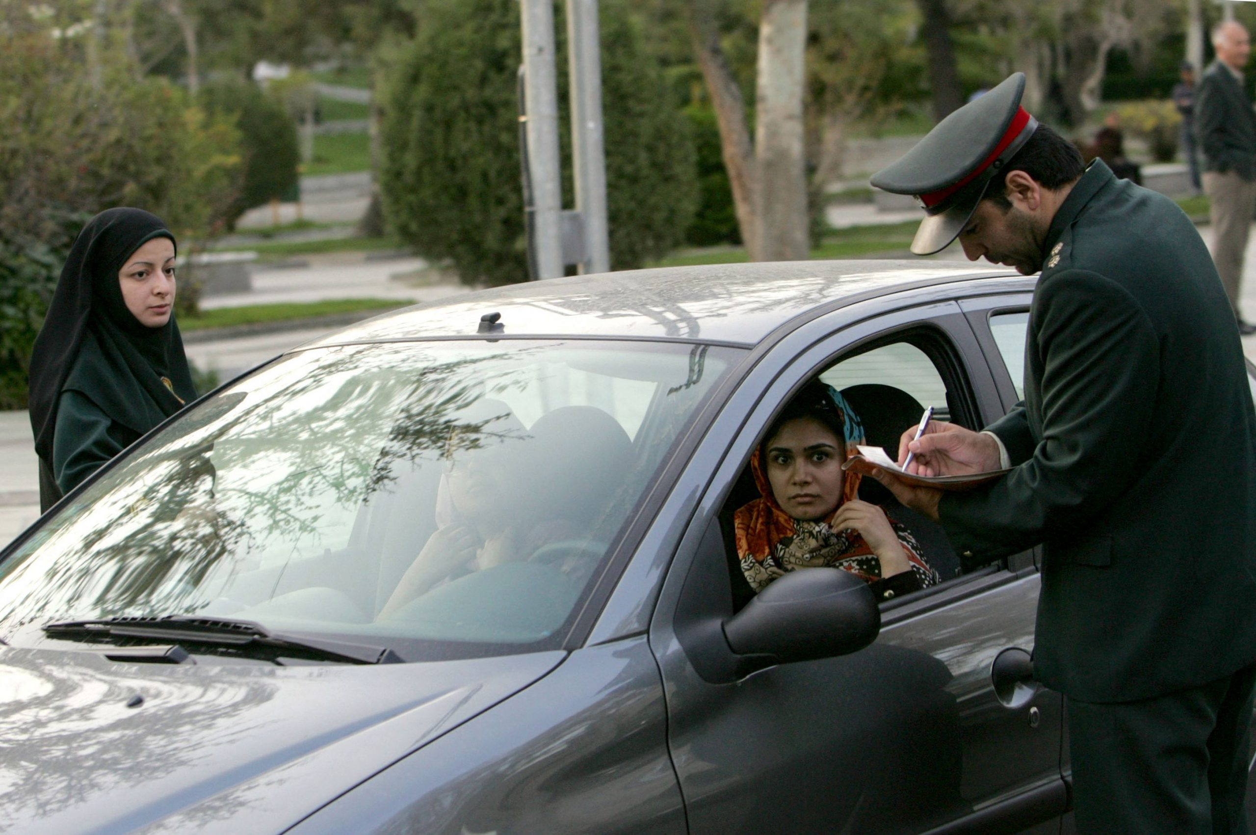伊朗宣布解散道德警察 缓解民愤