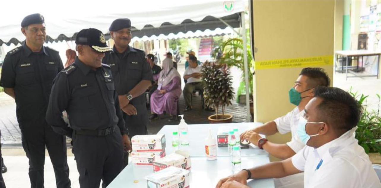 全国：彭州总警长拿督斯里南利披露，为让刁曼州席选举进行顺利及维持秩序，已经分配400名警员执勤。