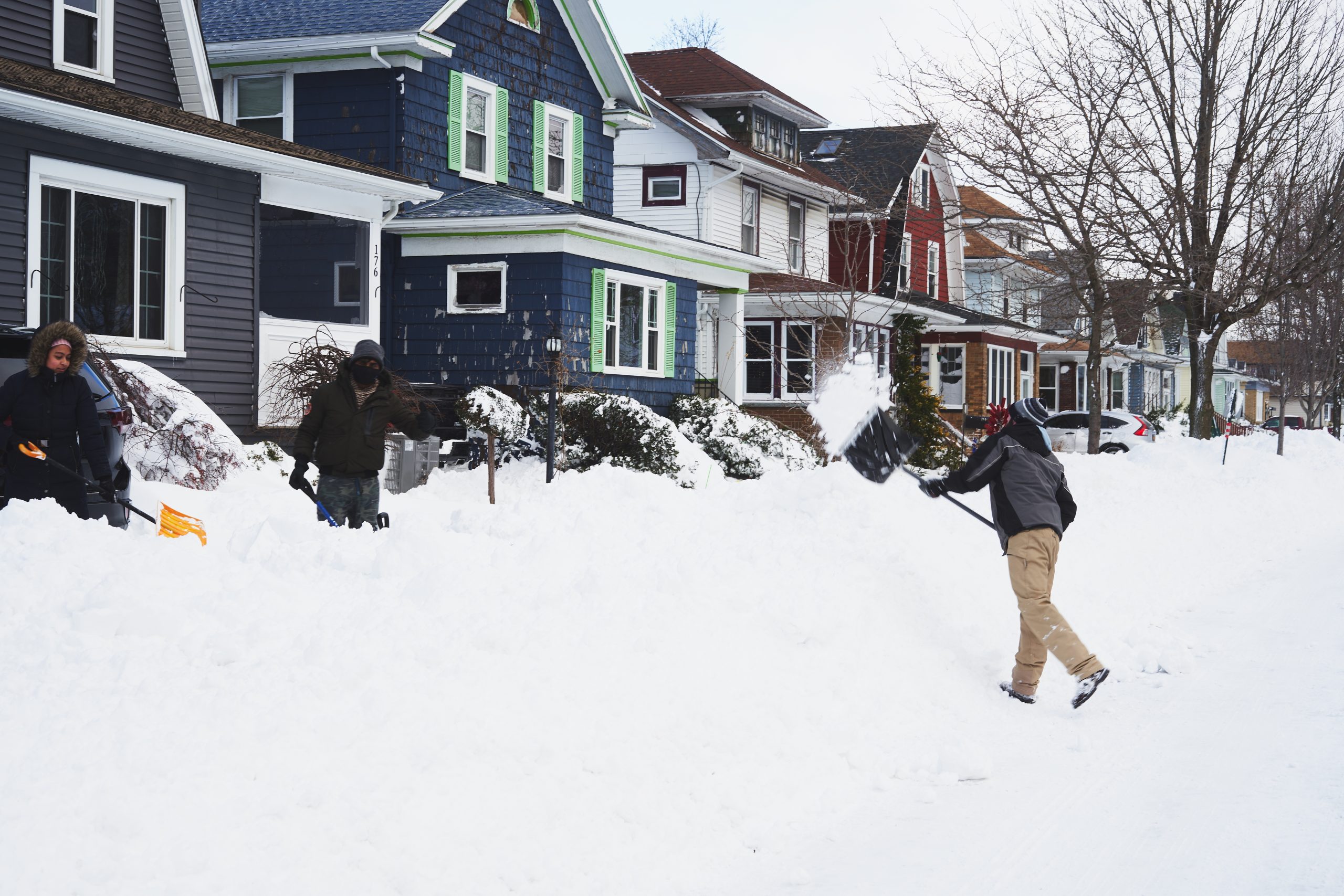 冬季风暴造成全美50多人死亡 纽约州水牛城被大雪覆盖