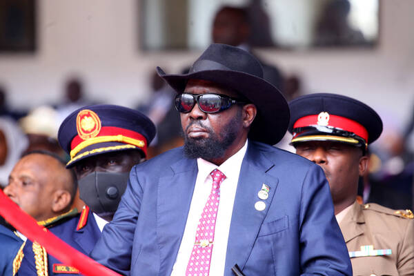 南苏丹总统剪彩尿失禁被直播出街 传摄记离奇身亡