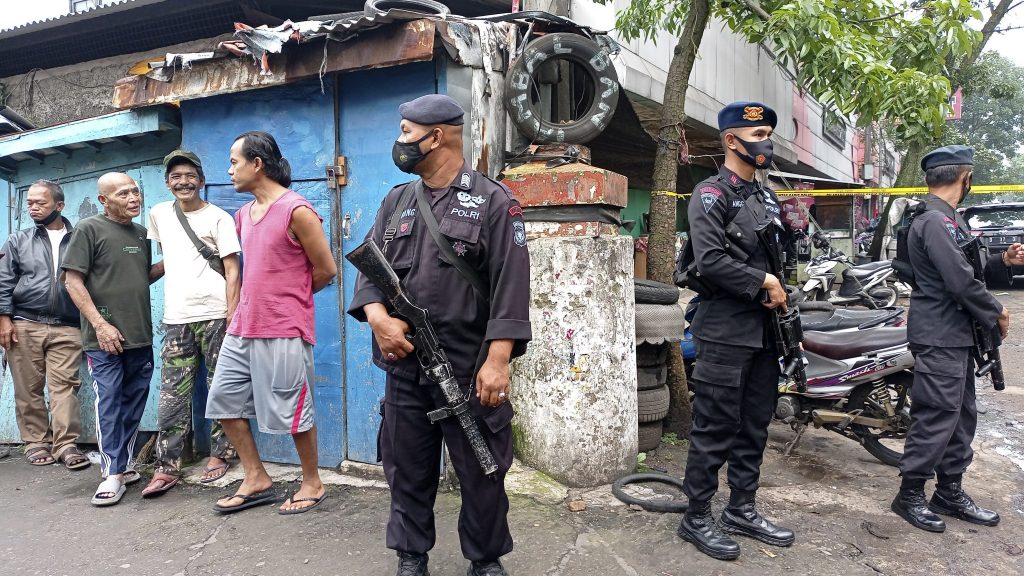疑遭自杀炸弹攻击 印尼万隆警局3警伤