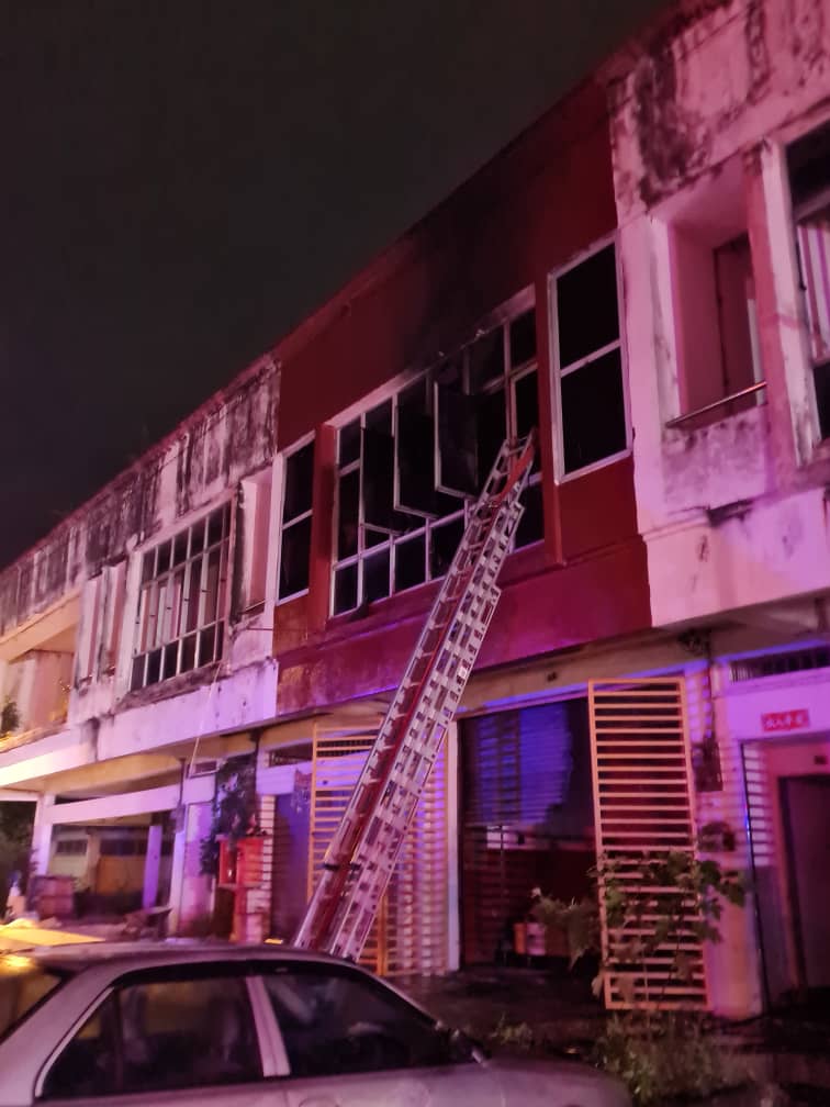 双层店铺上层火患 烧毁70%无人伤亡