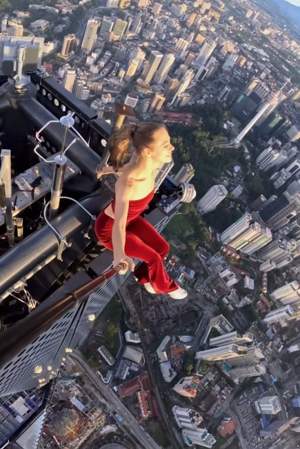 发布视频证明非造假 “不怕死情侣”：“最美的摩天大楼”