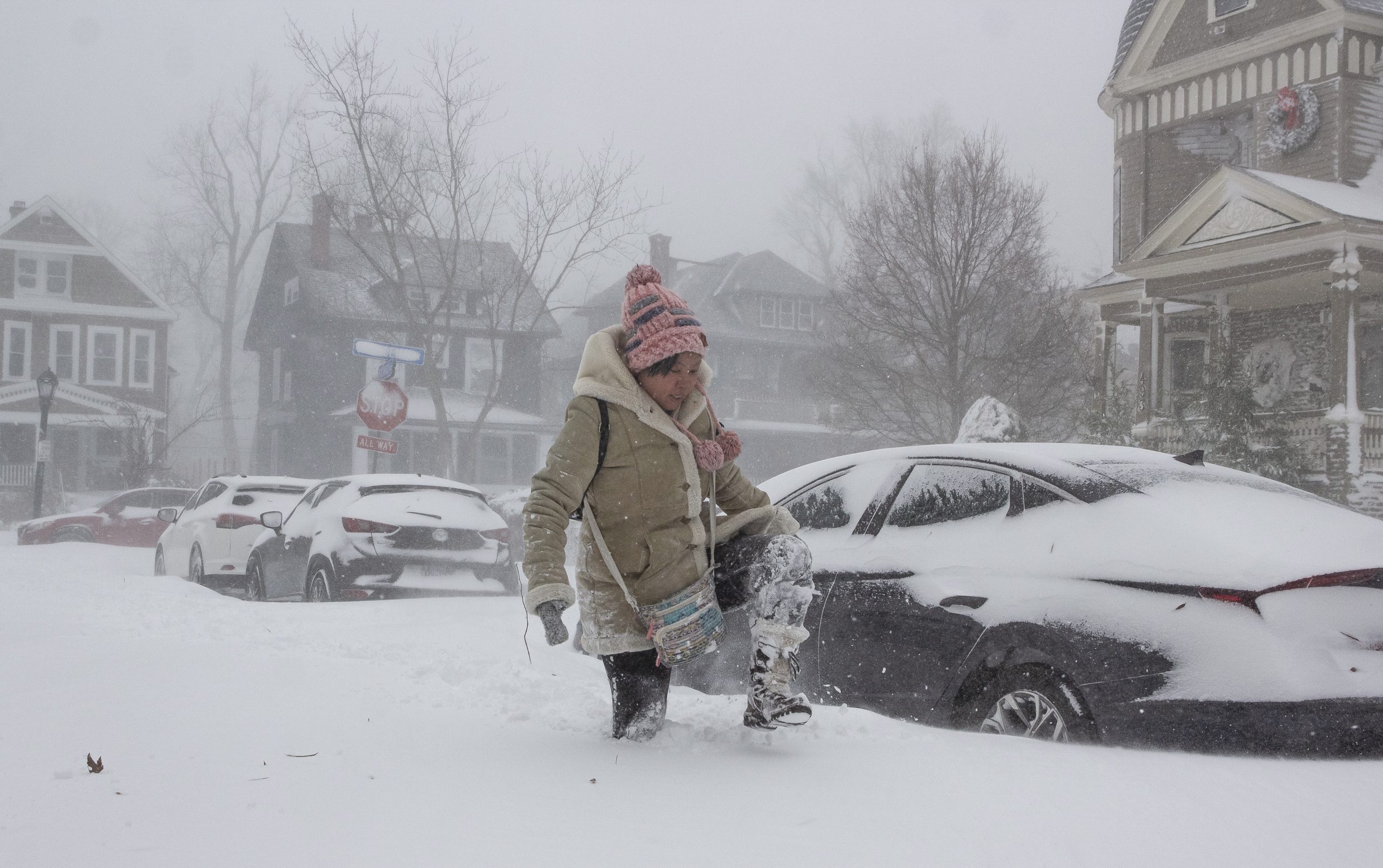 史诗级雪暴席卷美国增至34死 多地大停电旅行计划受阻