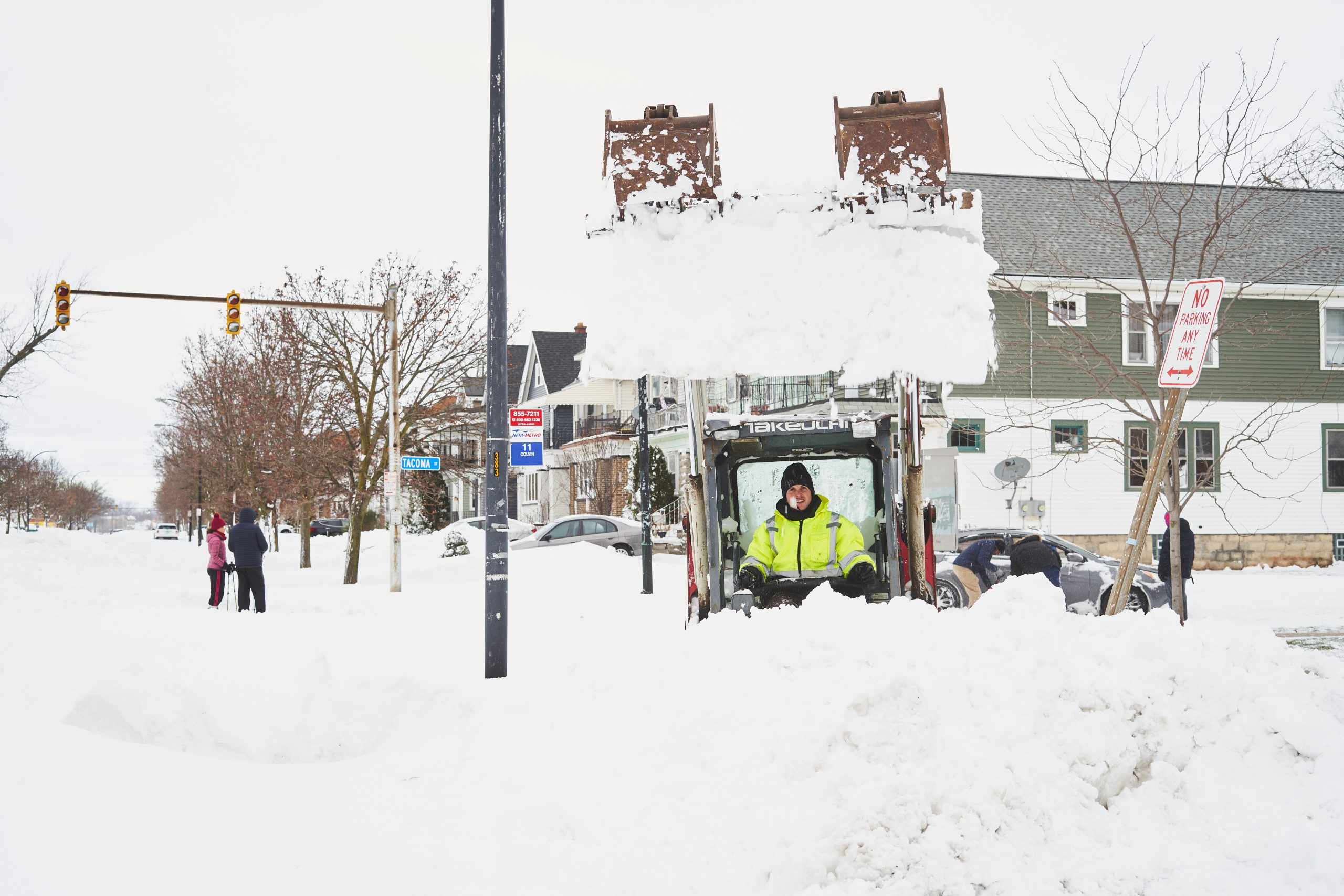 史诗级雪暴席卷美国增至34死 多地大停电旅行计划受阻