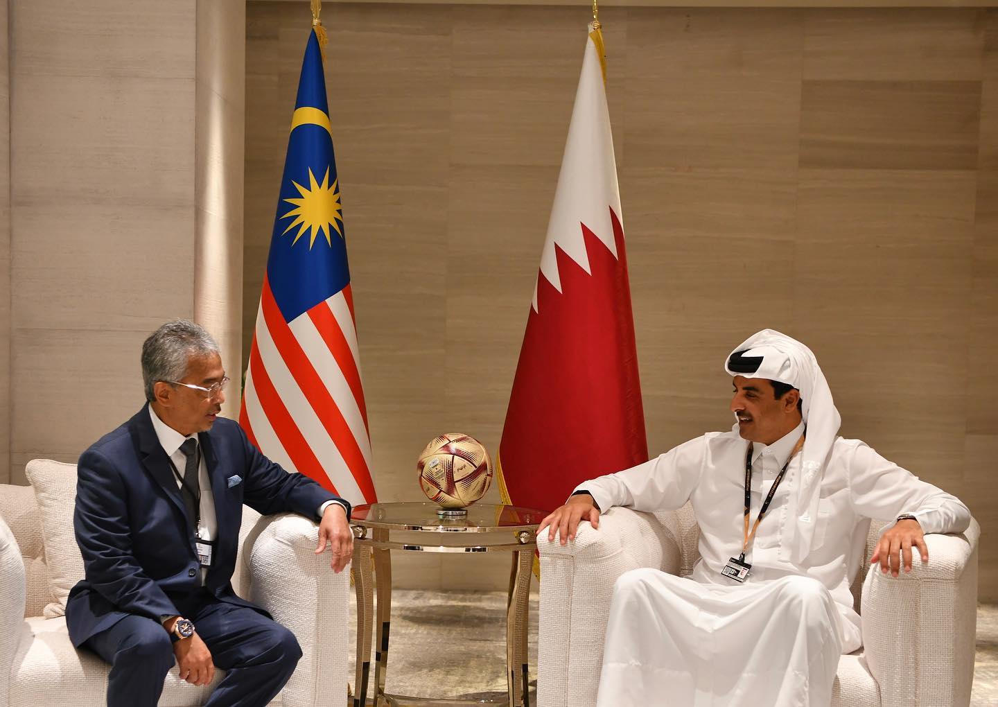 国家元首抵卡塔尔，会晤国王谢赫塔米姆。
