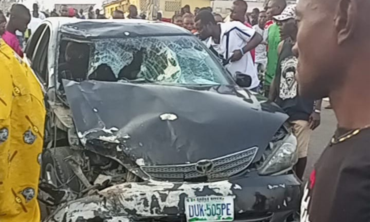 尼日利亚一辆轿车失控冲入嘉年华 致14死24伤
