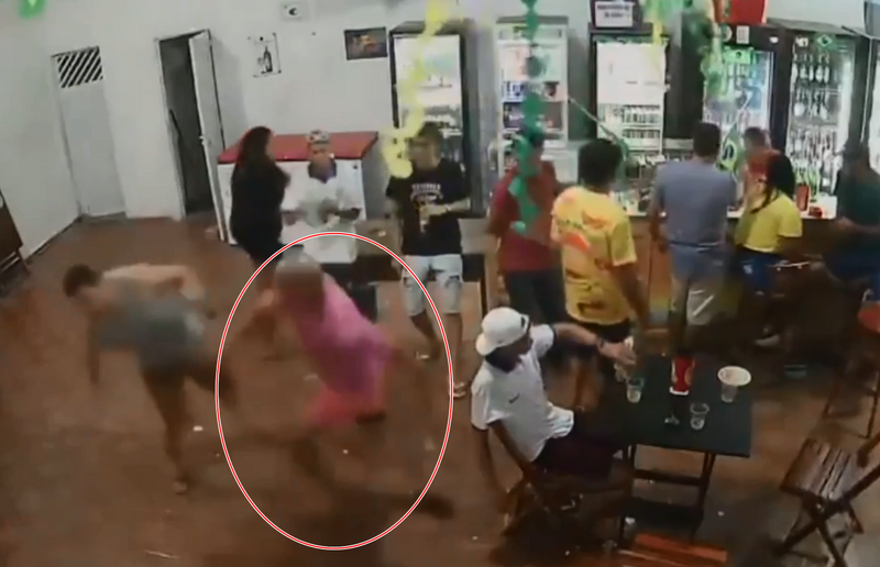 巴西足球门将遭爆头 酒吧内被连开6枪丧命