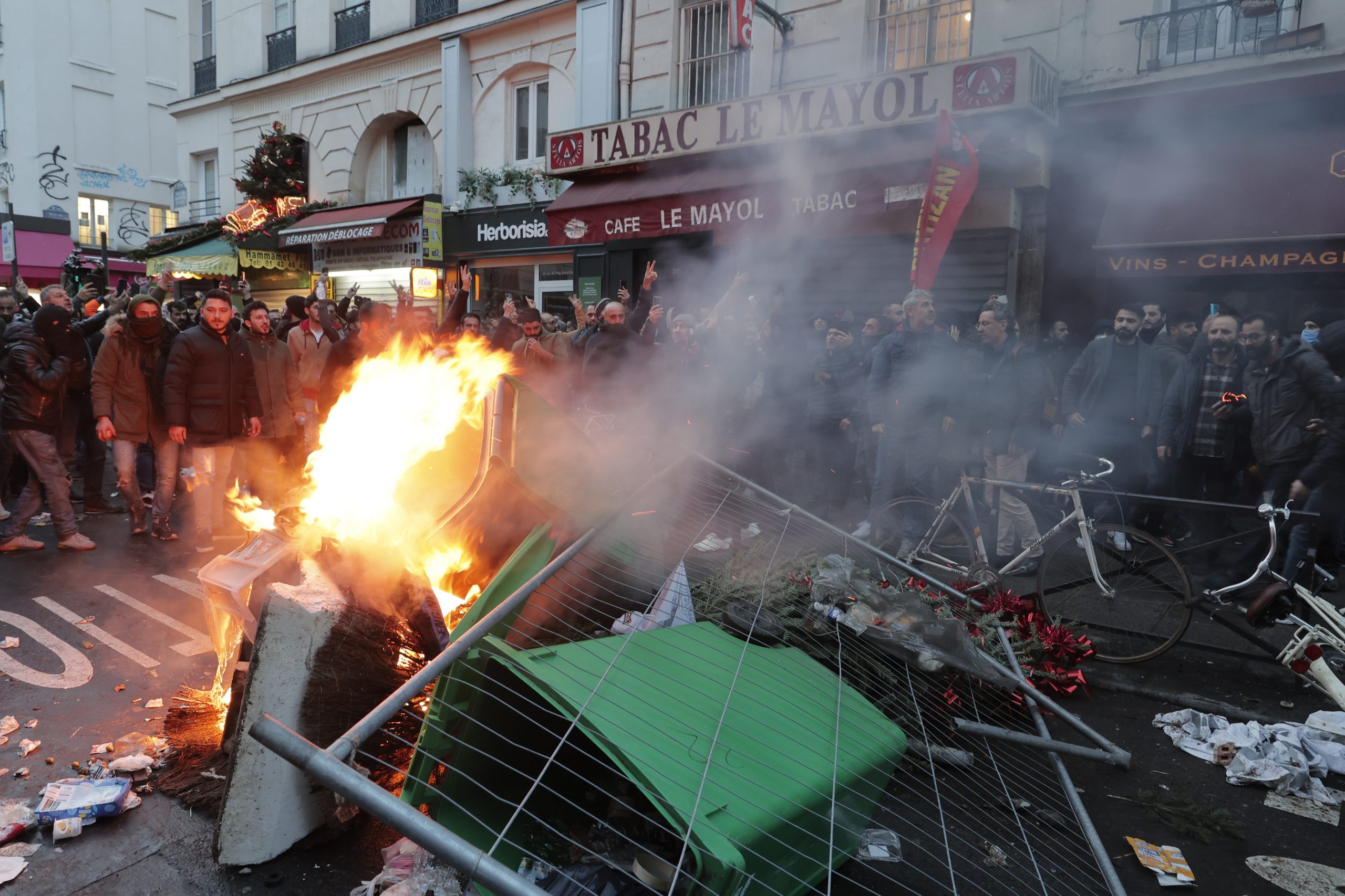 巴黎枪击案引发库尔德人上街抗议  示威者与警冲突