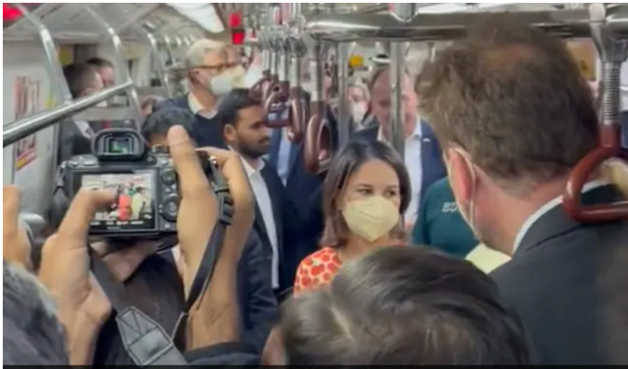 德国外长新德里坐地铁，印度网民批她“扰乱交通”