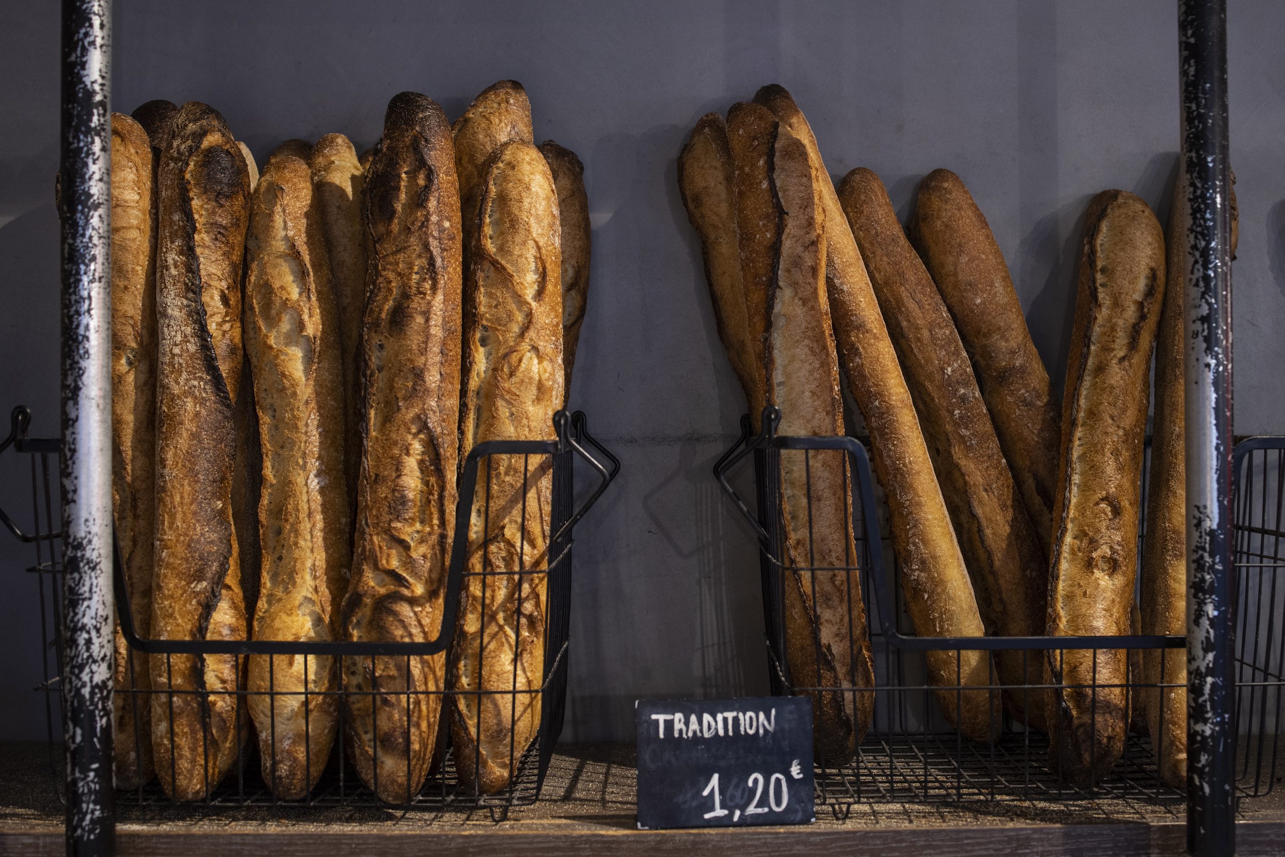拚图两图)法式长棍面包获列为联合国非物质文化遗产