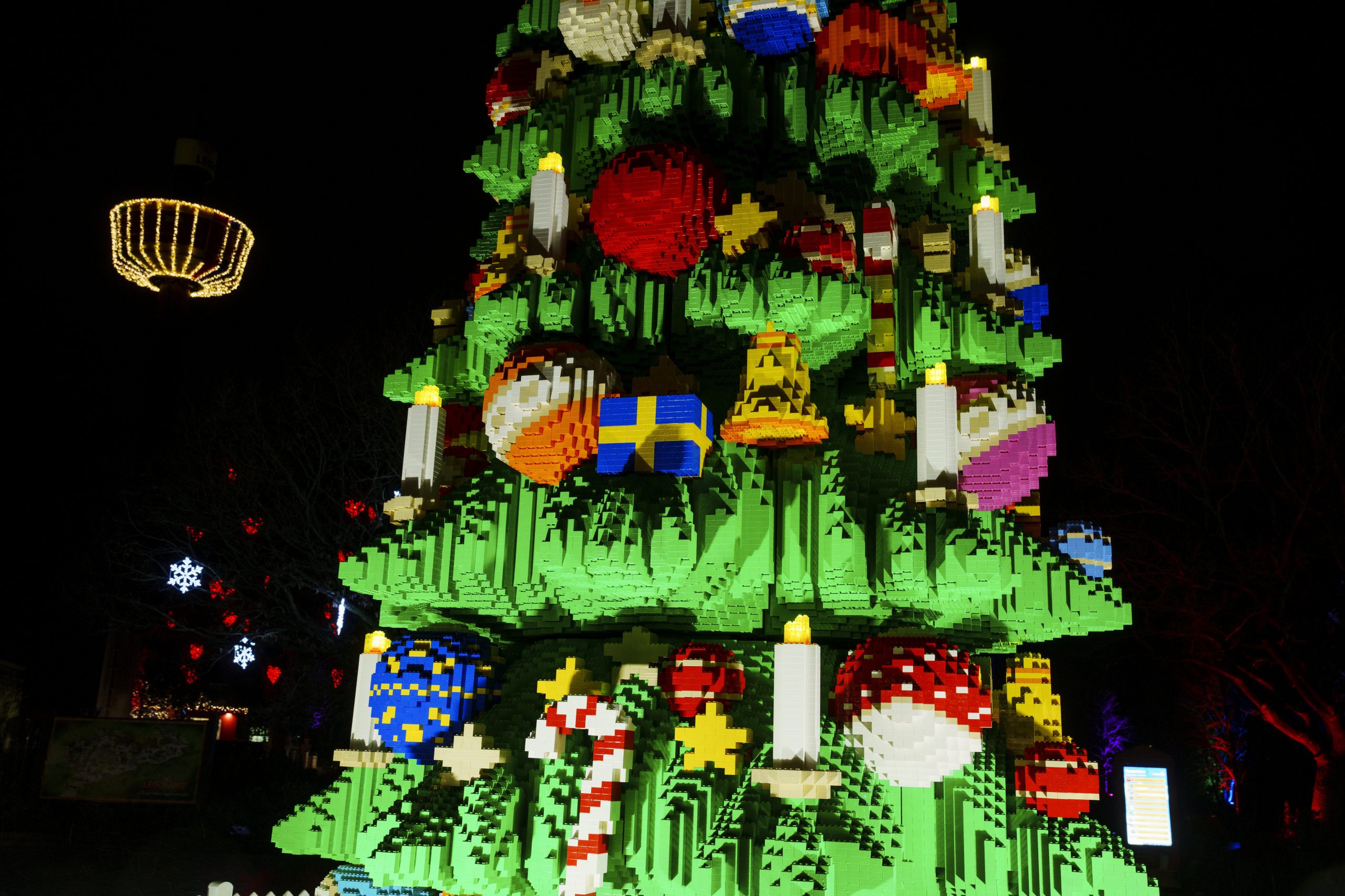 拼盘 2图 ／丹麦比隆的乐高游乐园首次圣诞迎客