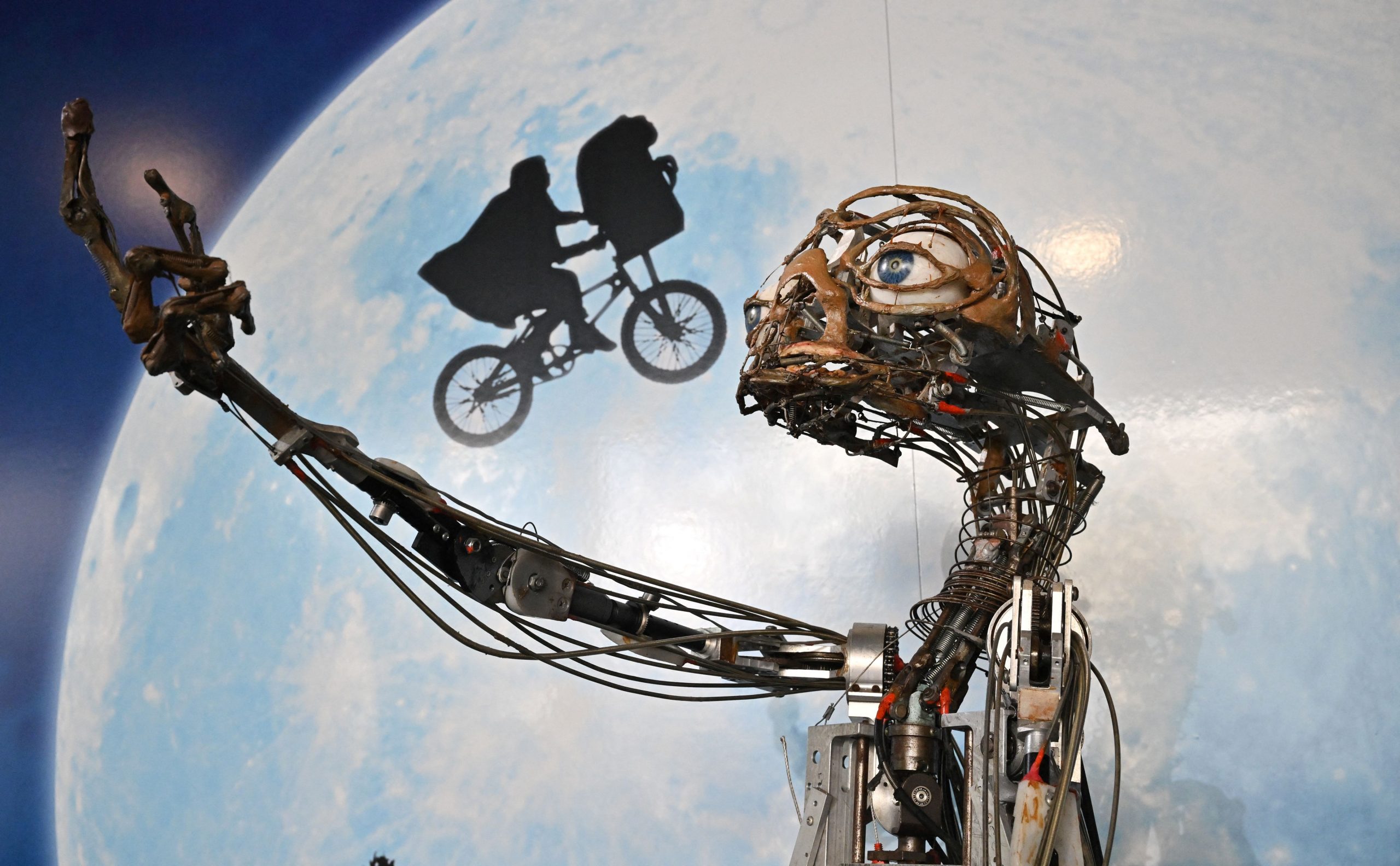 拼盘／E.T.外星人机动模型拍卖 估价达300万美元