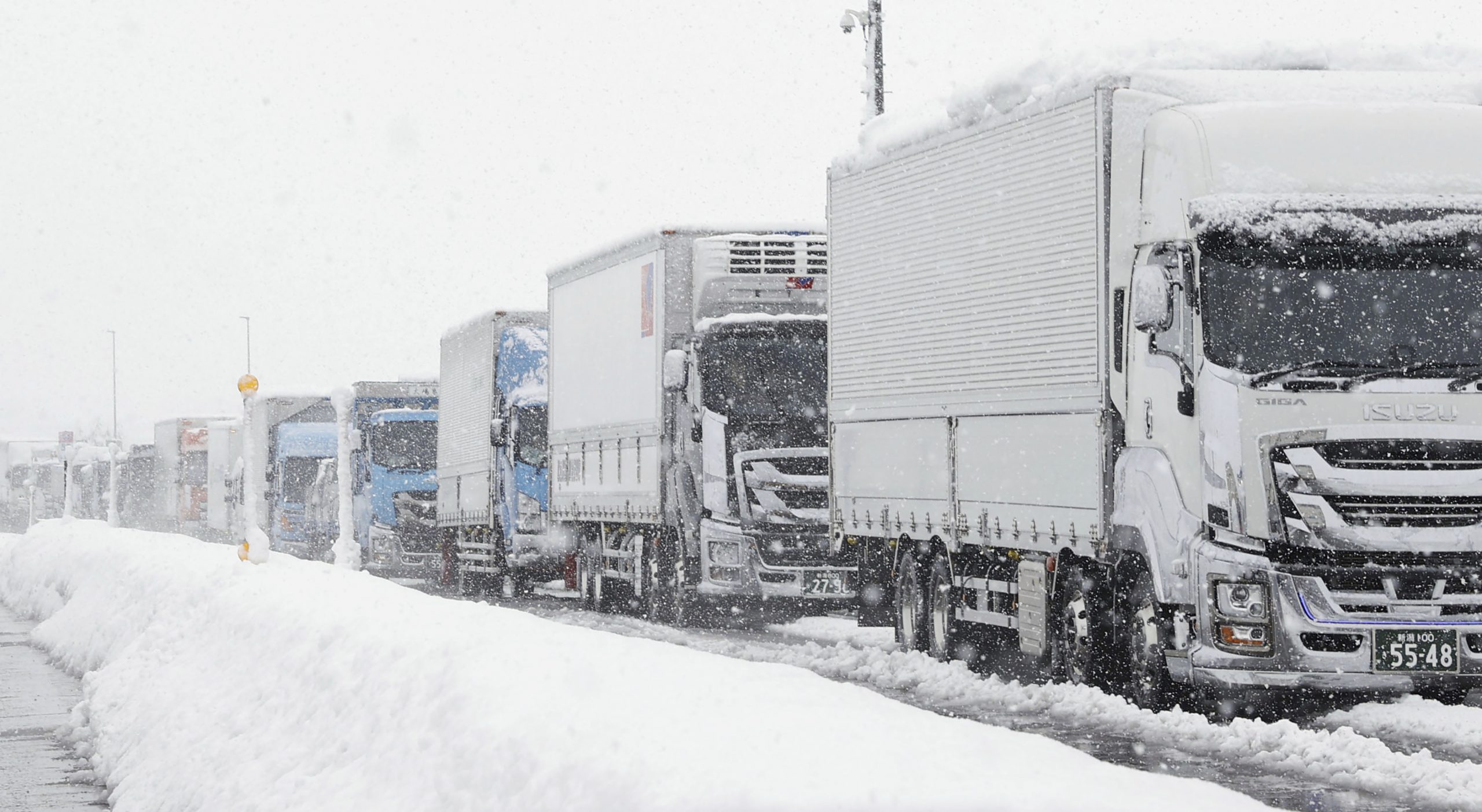 日本北部大雪已致3死10伤 交通受阻电供中断
