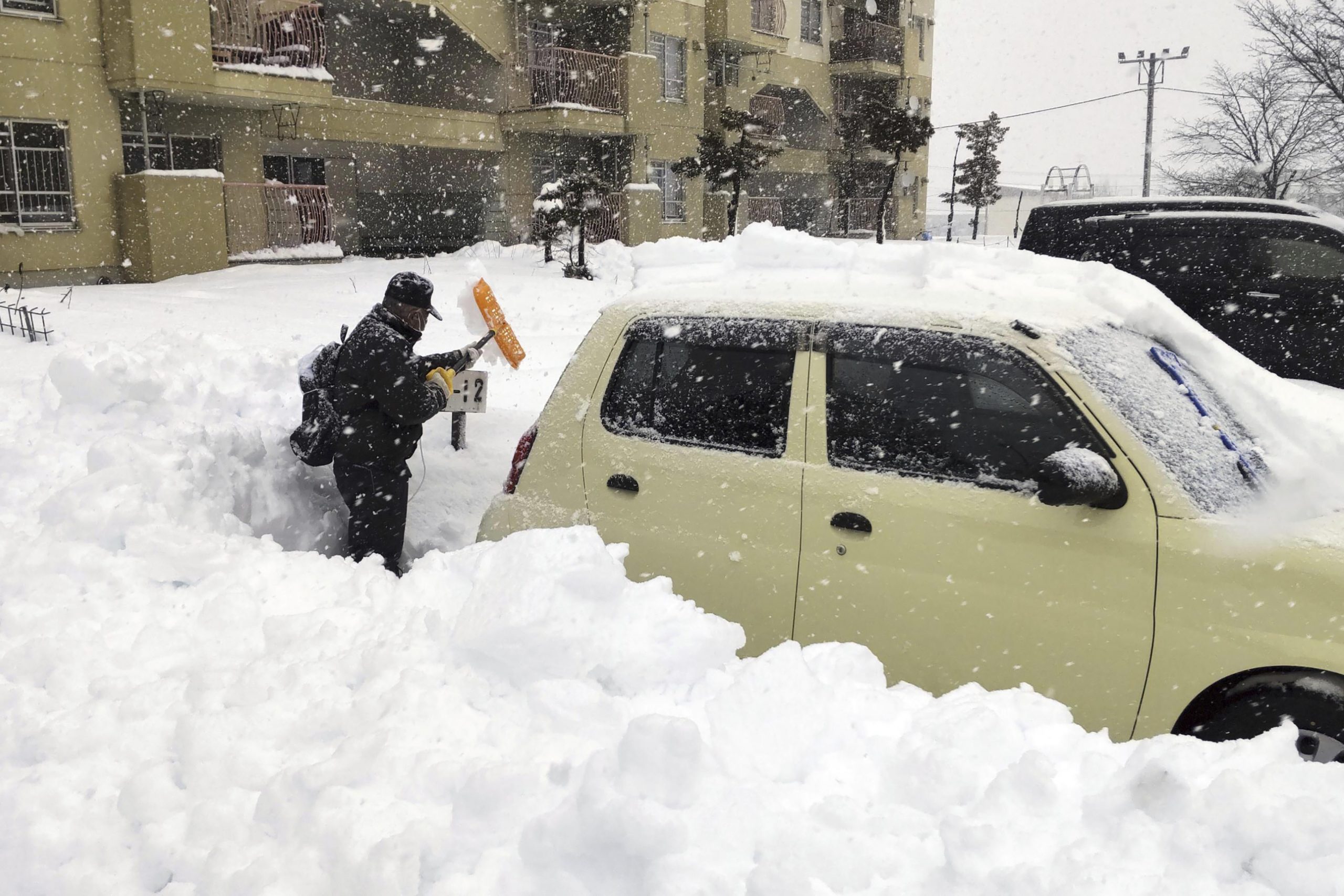 日本大雪酿灾17死近百伤 