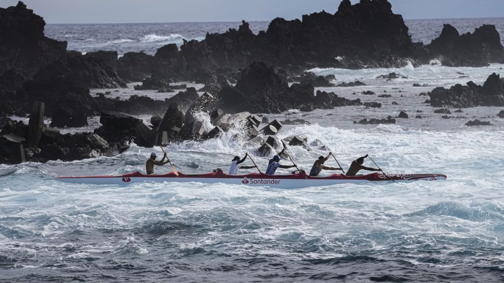 提高女性地位环保意识 12人乘独木舟挑战跨越太平洋