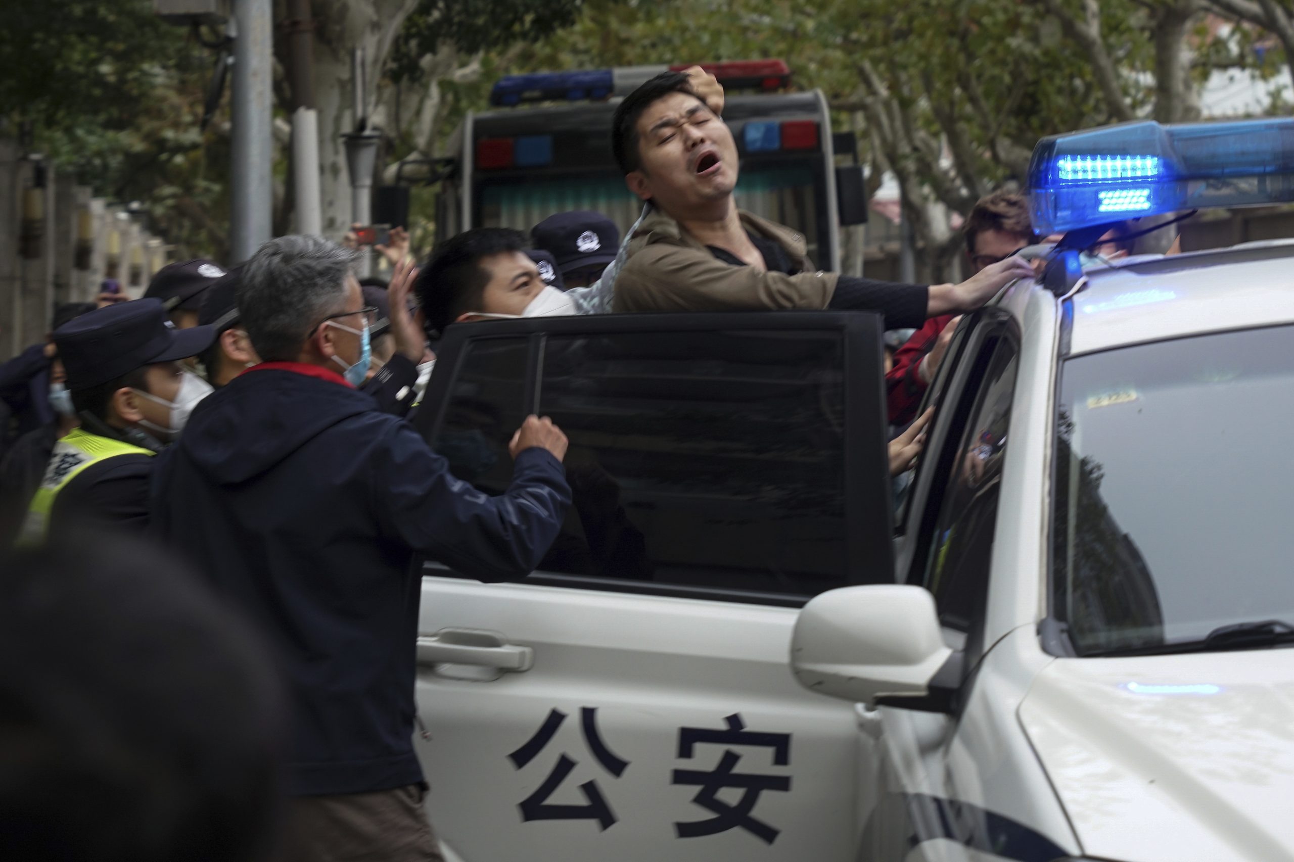 极力平息示威 中国警方用尖端科技追踪示威者