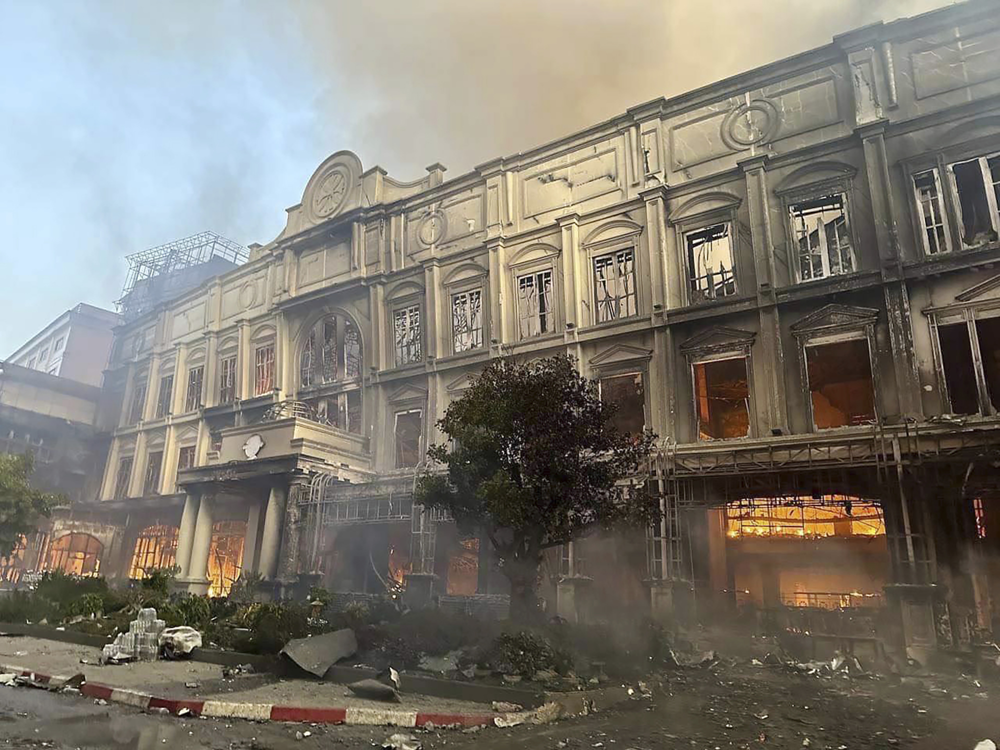 柬埔寨赌场大火至少11死53伤　有人跳楼逃生