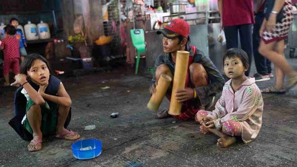 泰国810万人口身陷贫穷 28万孩童辍学