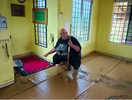 洪灾登州祈祷室严重淹水 网：祈祷垫神奇没事！