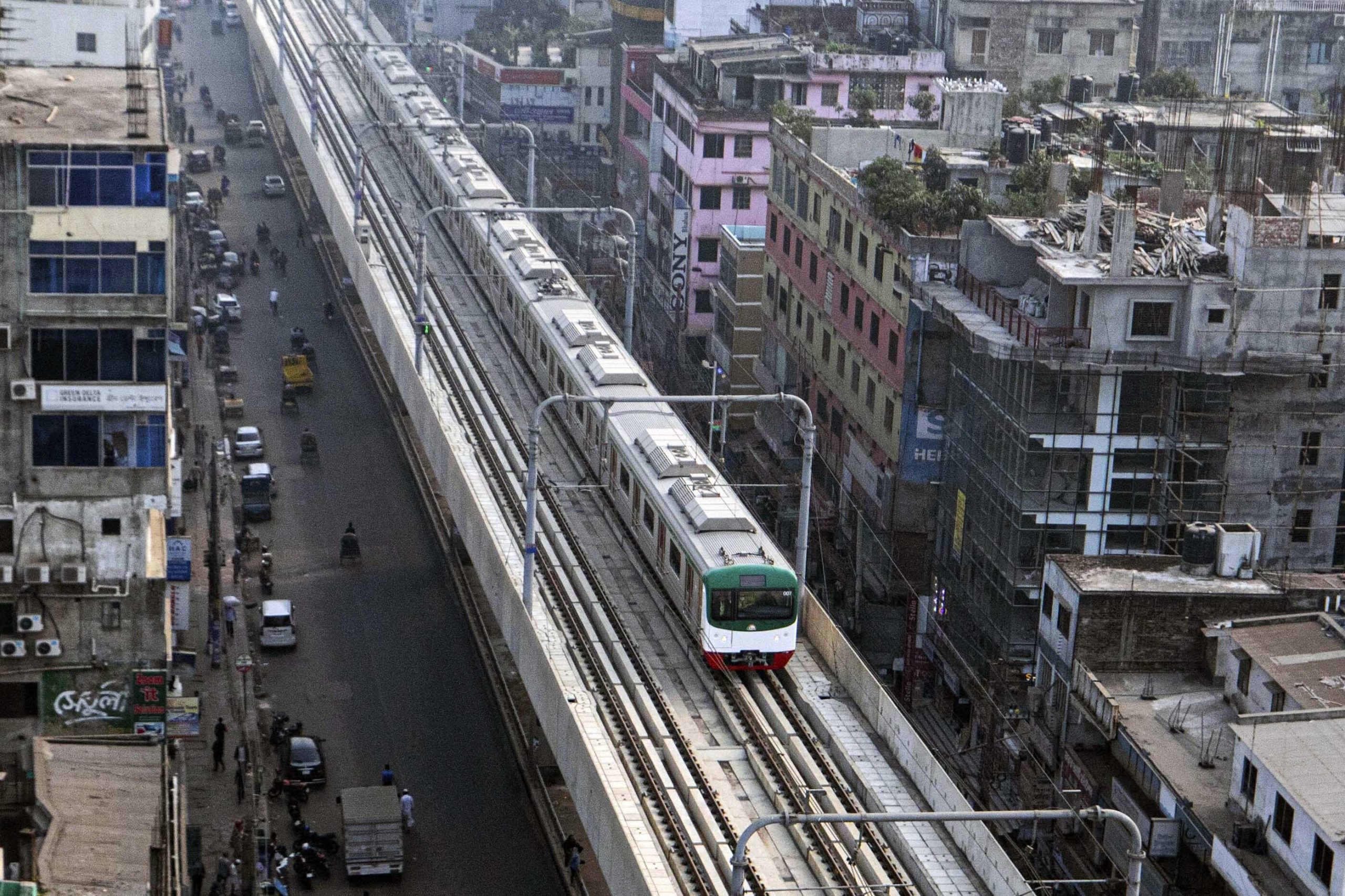看世界)孟加拉首条捷运通车　冀改善首都达卡塞车情况