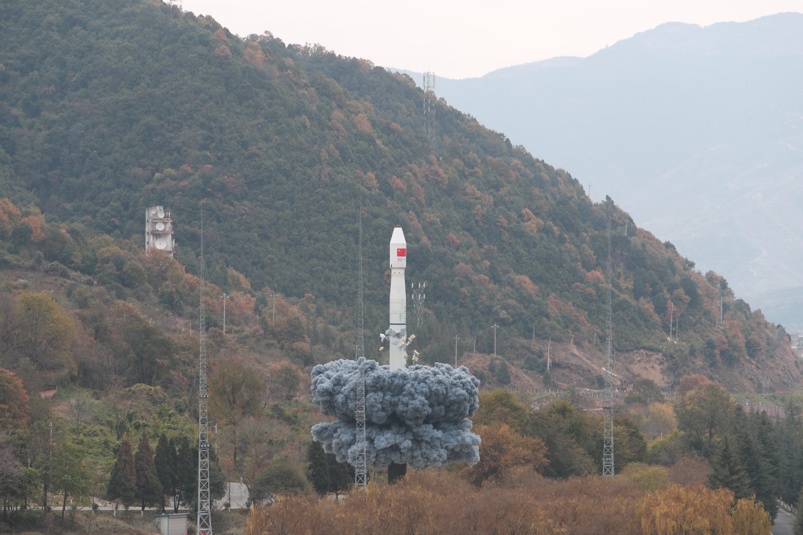 看世界／中国成功发射试验二十一号卫星
