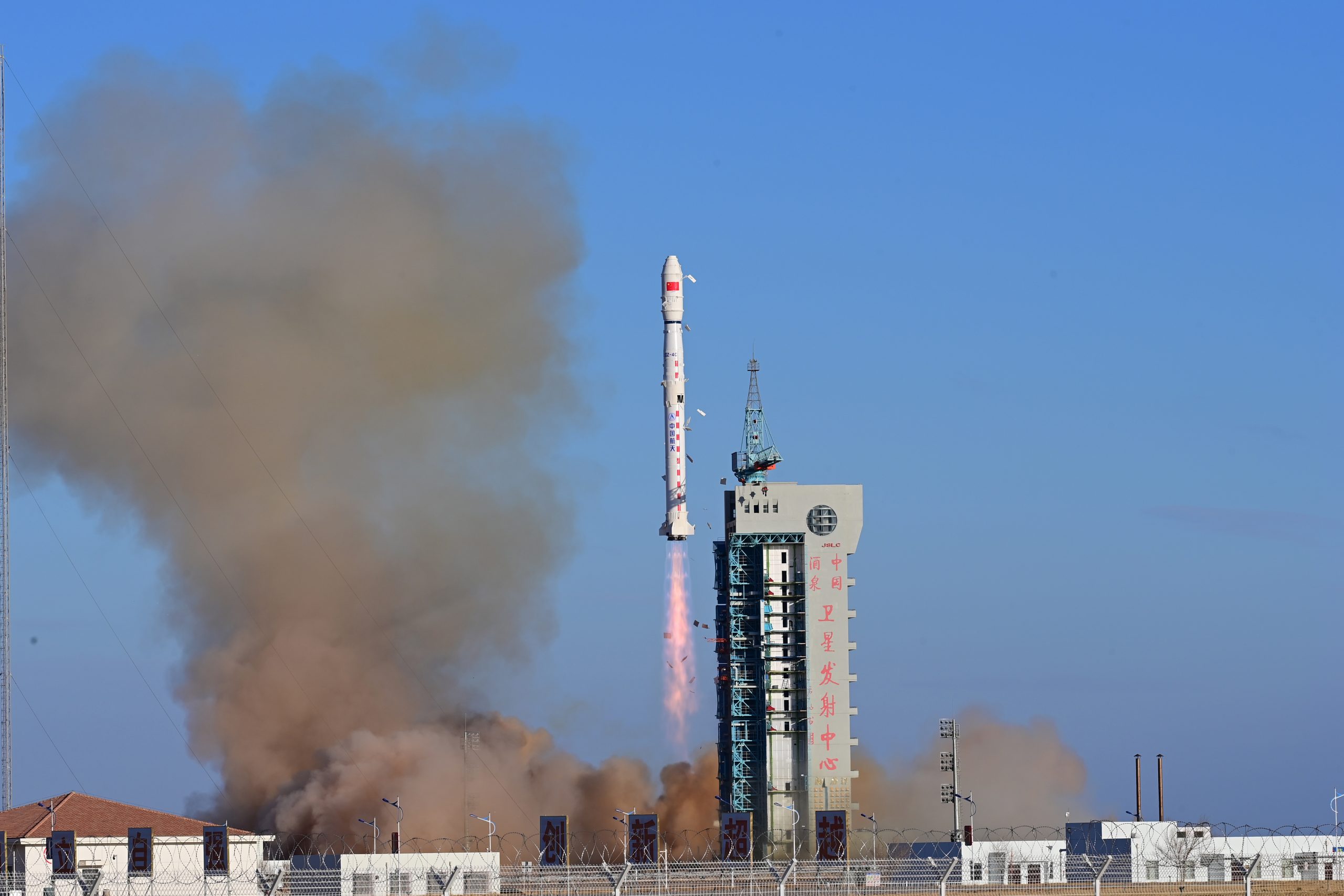 看世界／中国成功发射试验二十号A/B星