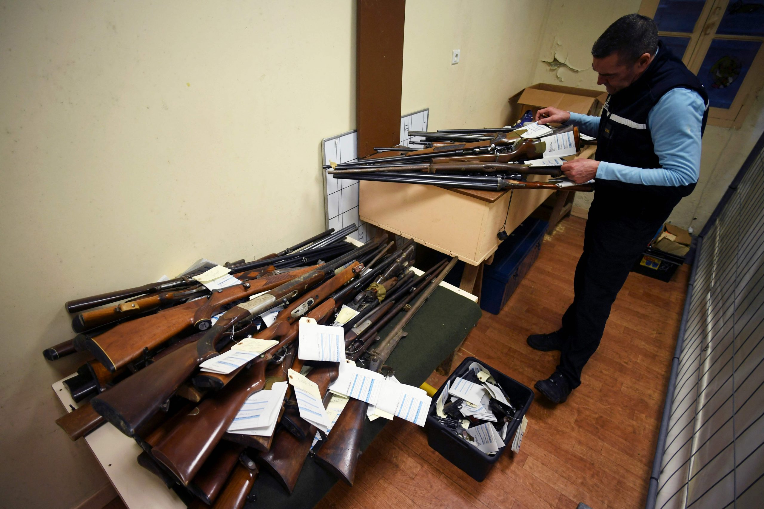看世界／法国内政部宣布收缴大批武器弹药 防止被用于犯罪