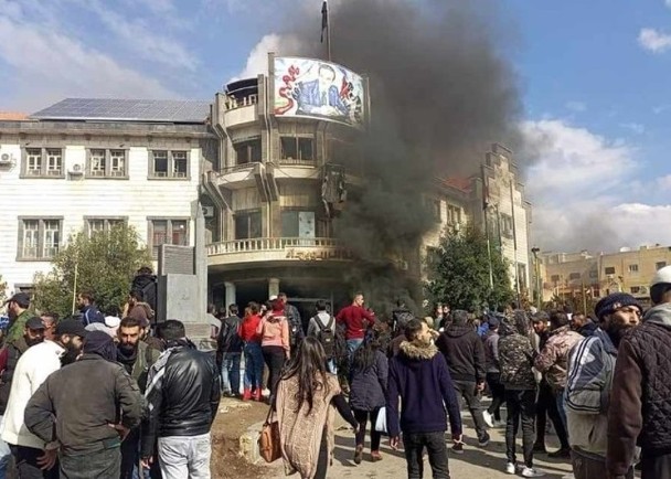 看世界／示威者闯南部省长办公室纵火　至少2死7伤