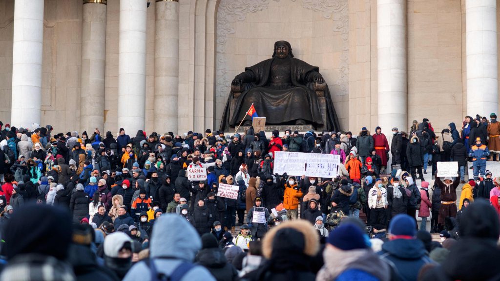 蒙古价值79亿煤炭消失引大示威 　 抗议者图冲进国家宫