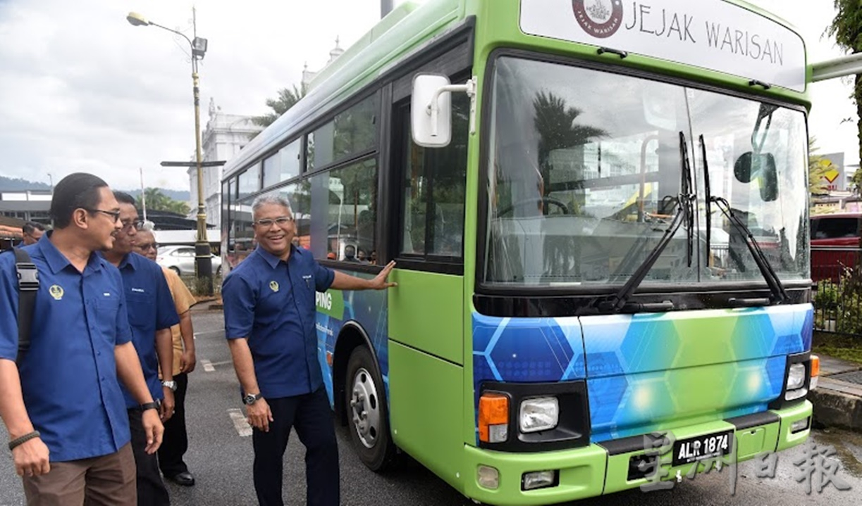 社区动态／霹首辆地方政府电动巴士 抵太平明年初投入服务