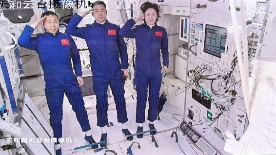 神十四3太空人返地球  中严寒夜搜救 史上最难