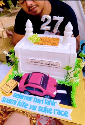 视频 | 妻子送“坟墓”生日蛋糕·提醒丈夫赛车离死亡很近