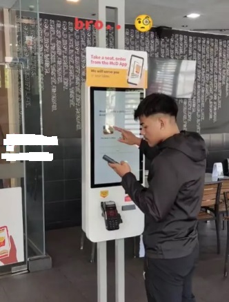视频|自助点餐机下单 男子买超过RM4000快餐！